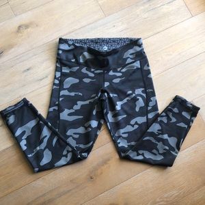 Vineyard Vines workout leggings